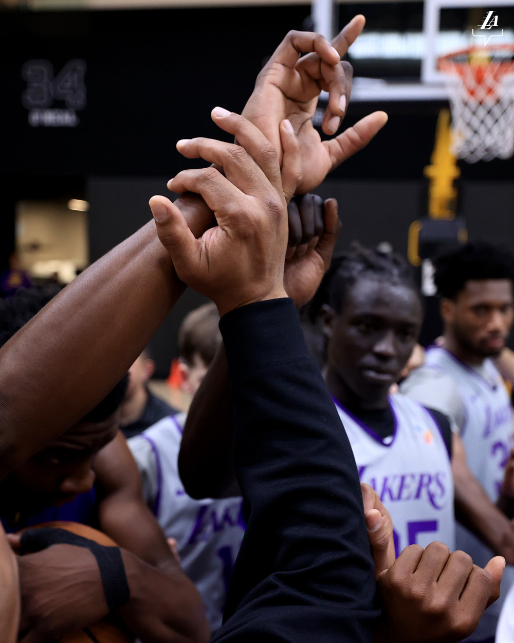 集结日全明星赛传出新动向，洛杉矶湖人复出首秀，管理层表态——气氛紧张，细节决定成败的简单介绍