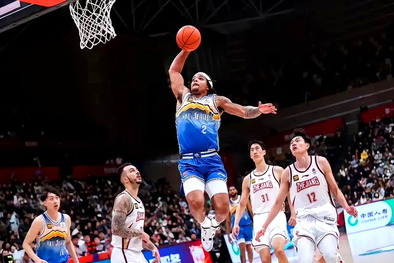 爱游戏app-关于清晨那不勒斯备战CBA季后赛，队长鼓劲细节曝光，话题不断，控场能力受关注的信息-爱游戏app