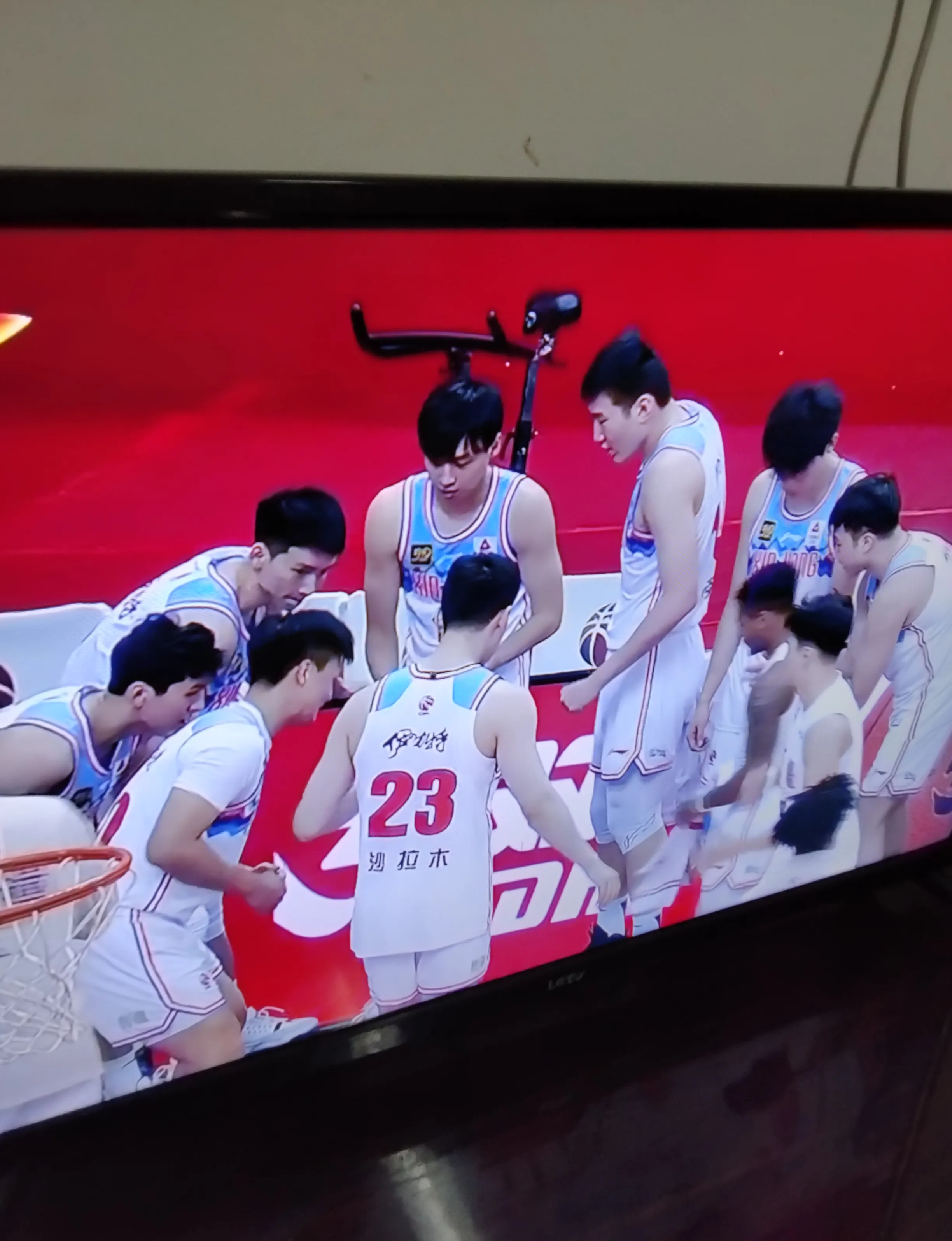 关于清晨那不勒斯备战CBA季后赛，队长鼓劲细节曝光，话题不断，控场能力受关注的信息