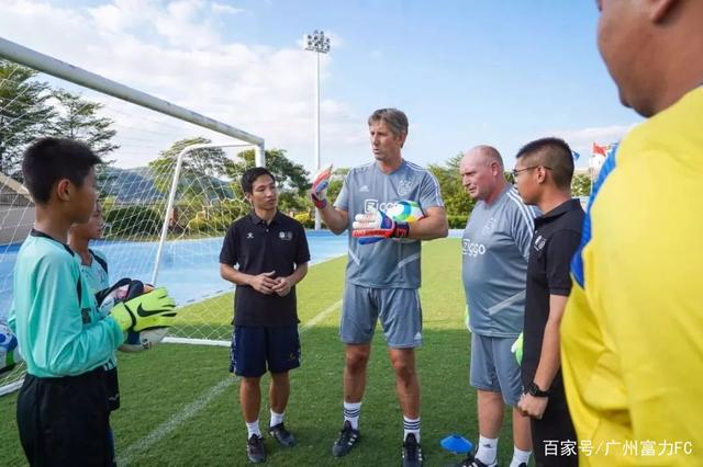 爱游戏中国-包含重磅！国际比赛日上海久事备战足总杯赛后广州队调整名单——欧联节点到来，阿贾克斯围绕CBA季后赛止住颓势的词条-爱游戏中国